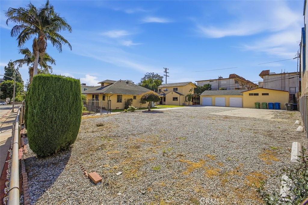 209 1/2 N Monterey Property Photo 2