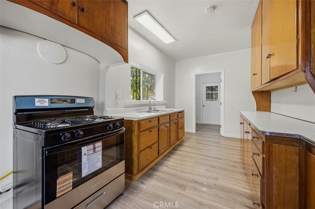 209 1/2 N Monterey Property Photo 6
