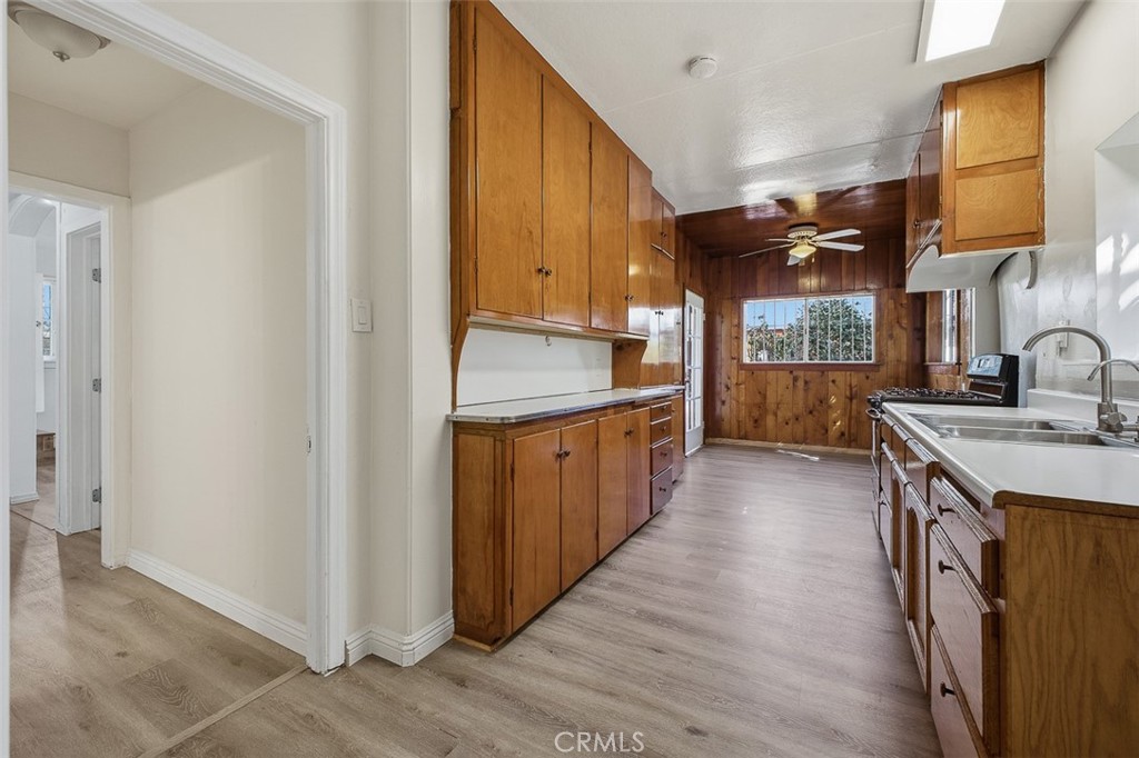 209 1/2 N Monterey Property Photo 7