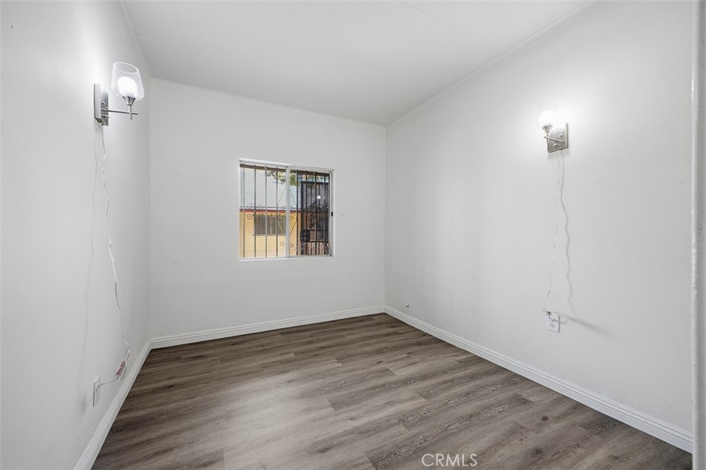 209 1/2 N Monterey Property Photo 8