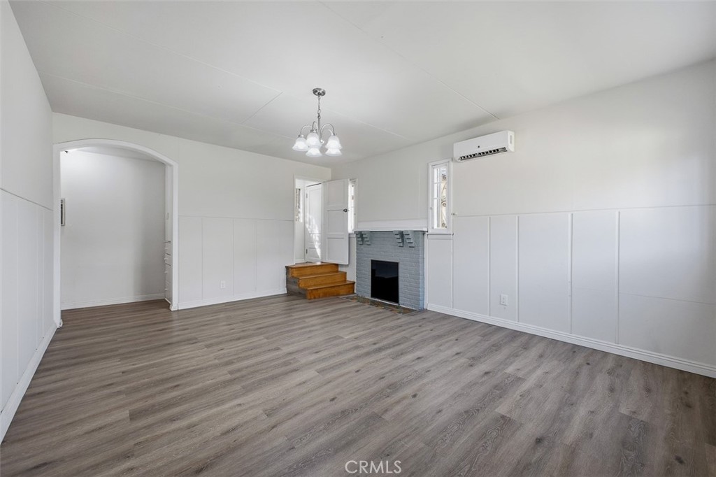 209 1/2 N Monterey Property Photo 11