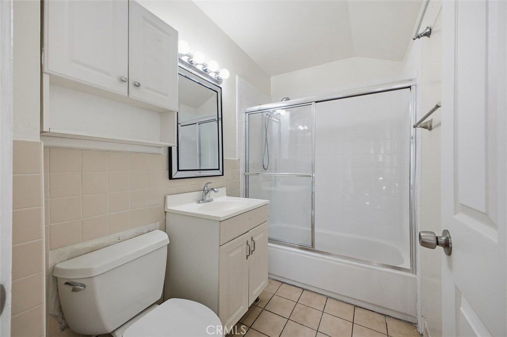 209 1/2 N Monterey Property Photo 13