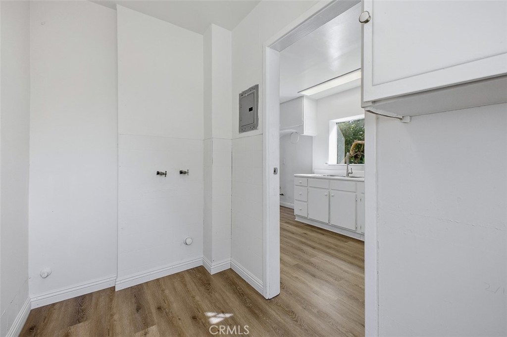 209 1/2 N Monterey Property Photo 16