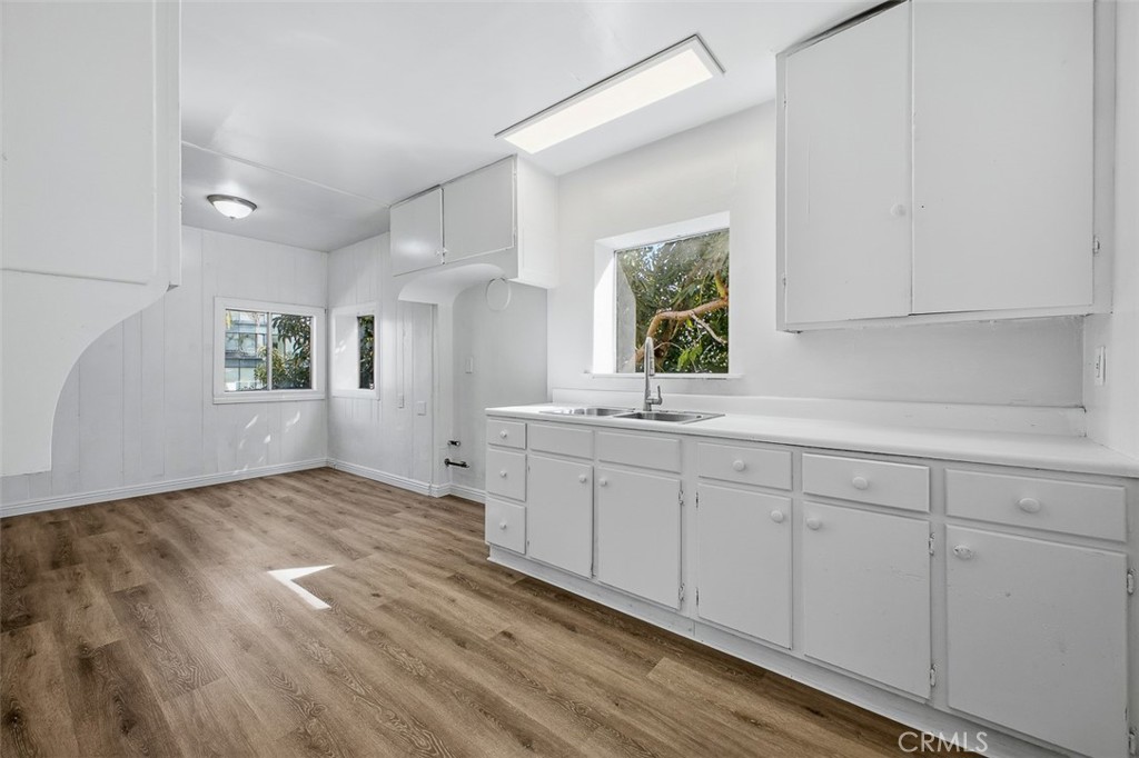 209 1/2 N Monterey Property Photo 17