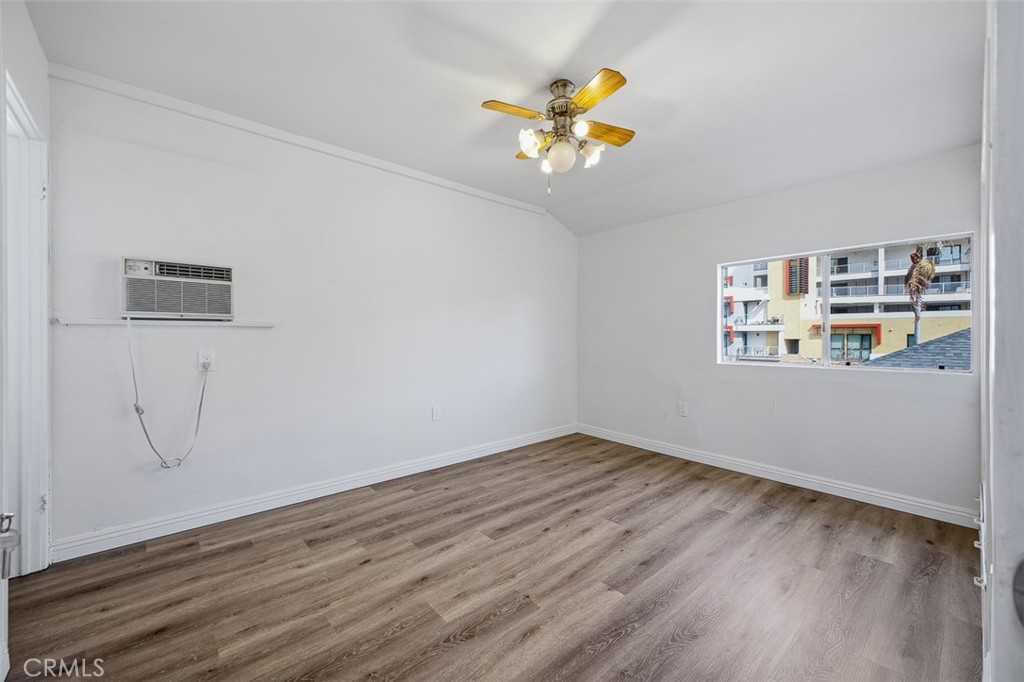 209 1/2 N Monterey Property Photo 18