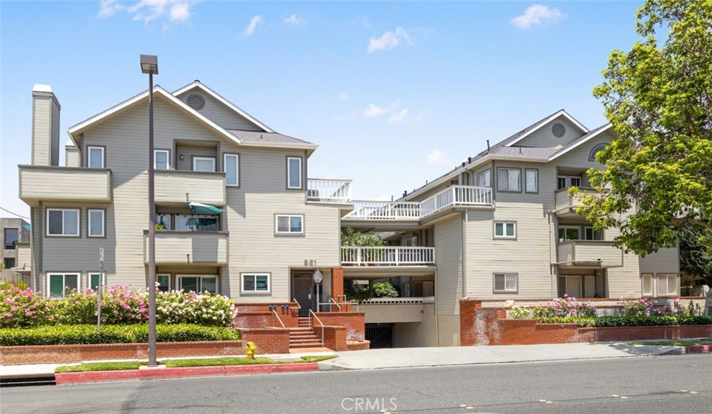 961 E California Boulevard 327 Property Photo 1