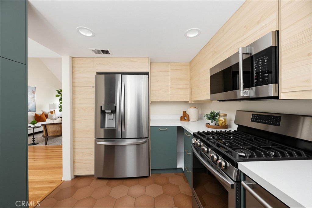 961 E California Boulevard 327 Property Photo 17