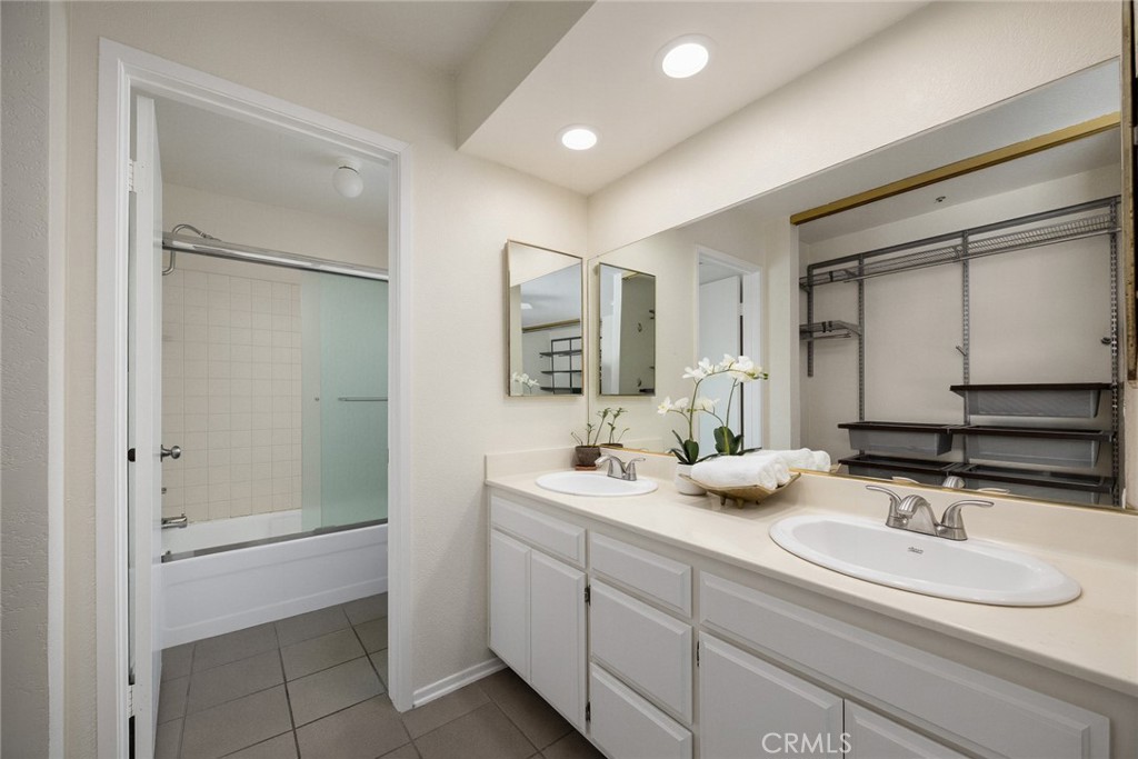 961 E California Boulevard 327 Property Photo 24