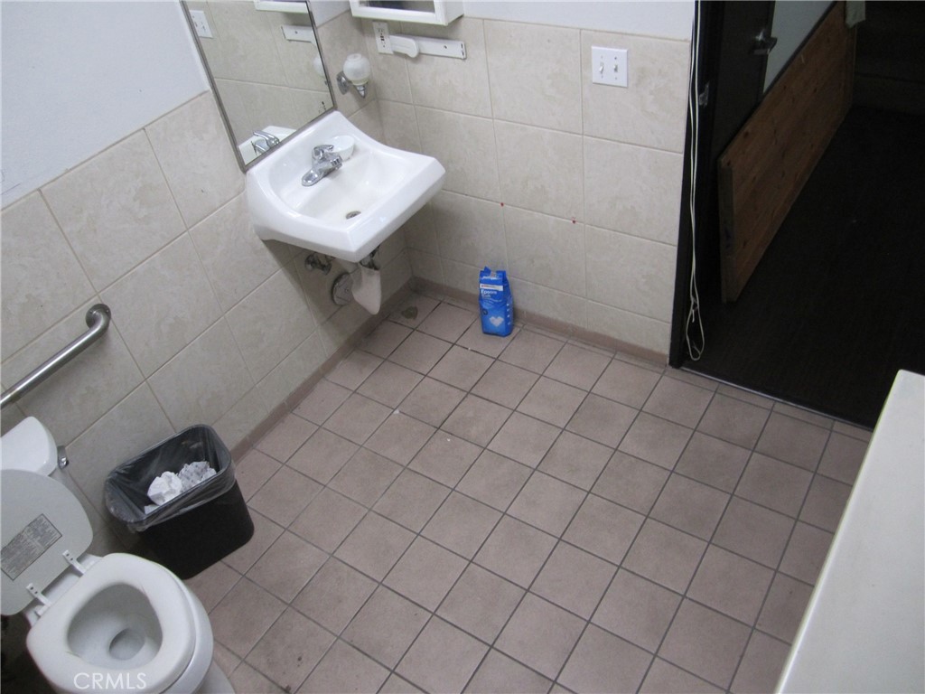 5065 Walnut Grove Property Photo 7