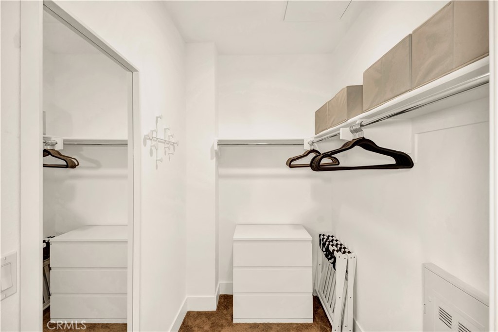 709 E Walnut Street 415 Property Photo 16