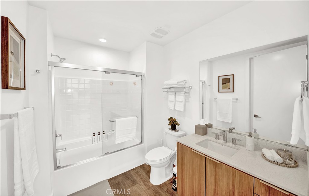 709 E Walnut Street 415 Property Photo 17