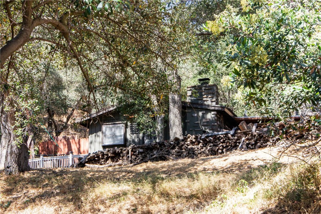 539 Cloverleaf Property Photo 4