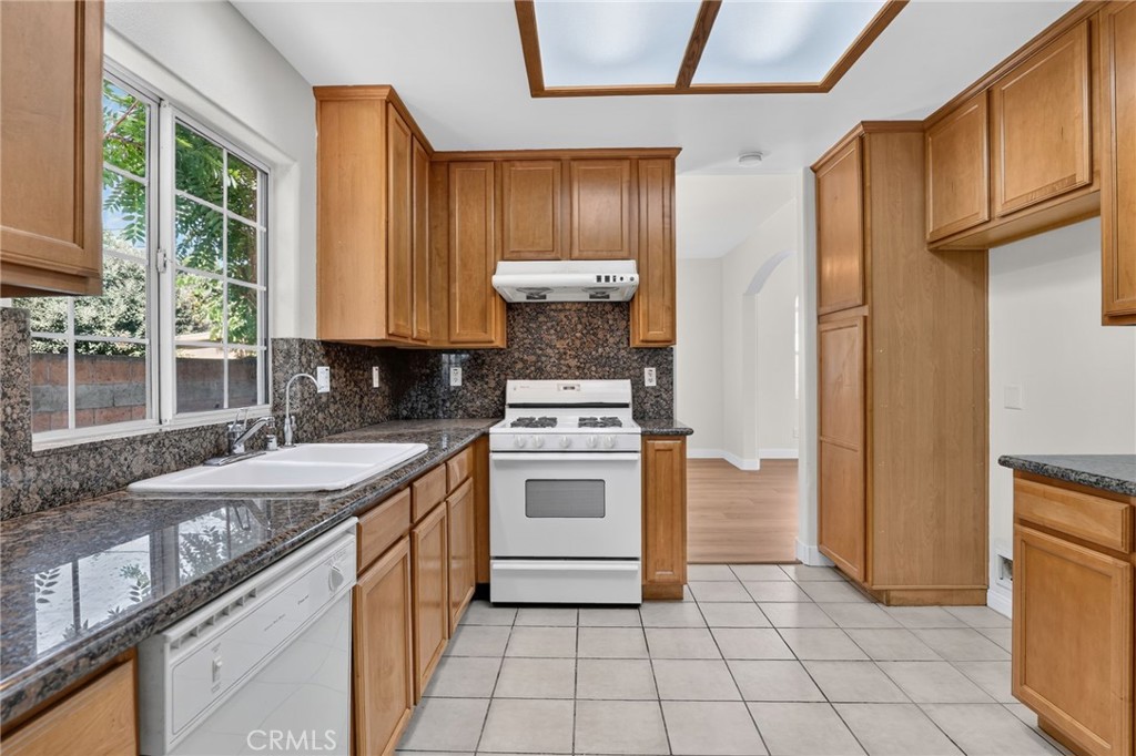 6123 Rosemead Property Photo 8