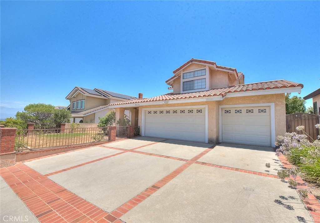 2156 Tomich Property Photo 2