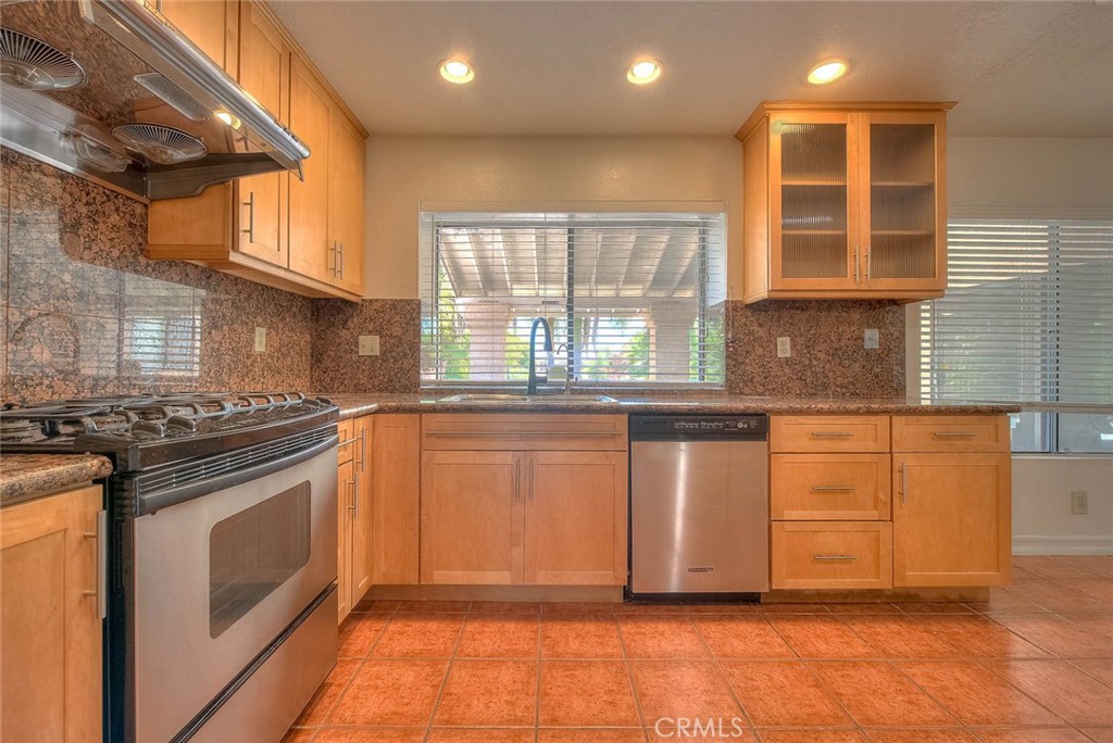 2156 Tomich Property Photo 9