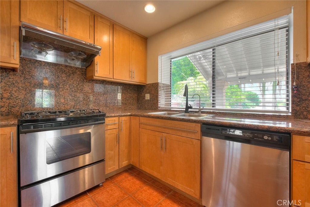 2156 Tomich Property Photo 10