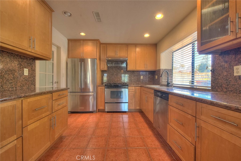 2156 Tomich Property Photo 11