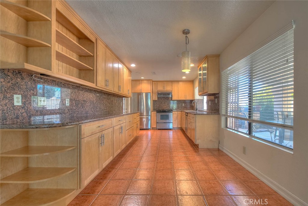 2156 Tomich Property Photo 13