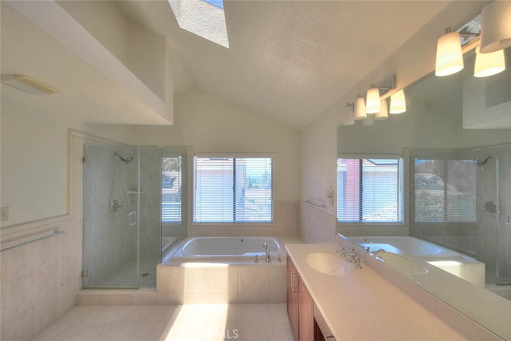 2156 Tomich Property Photo 34
