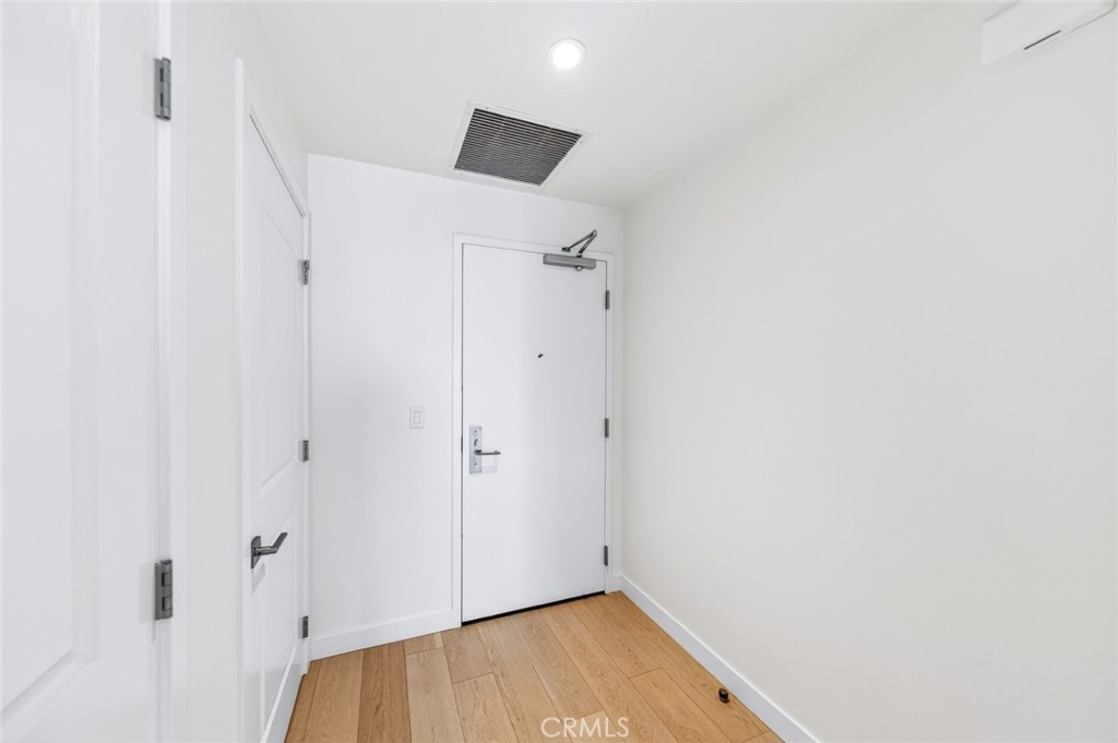 400 S Broadway 1513 Property Photo 3