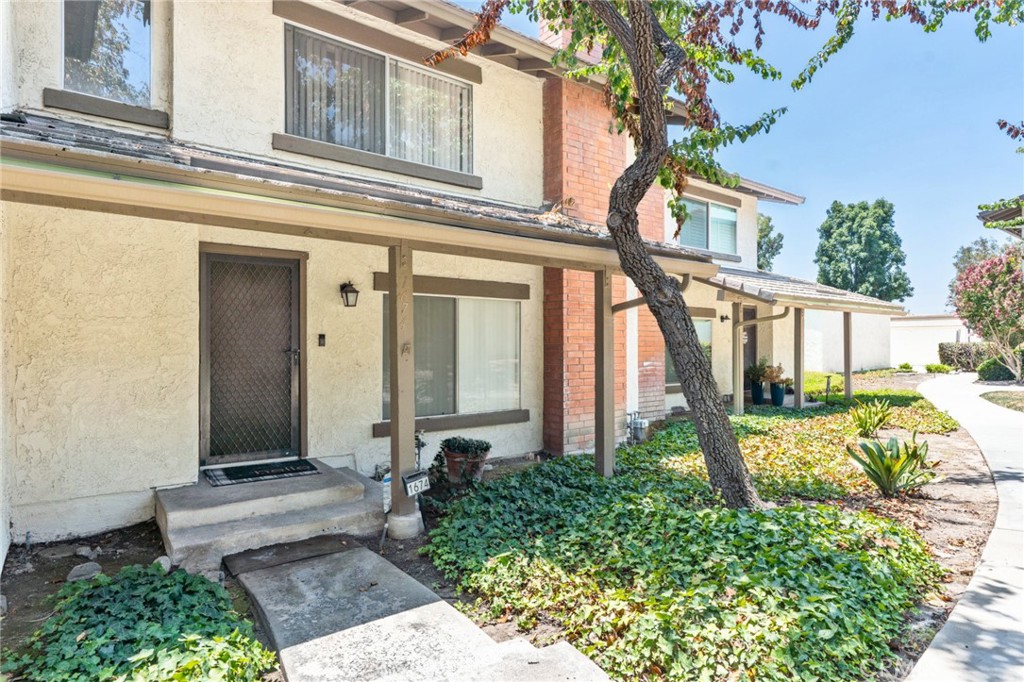 1674 Aspen Village Way Property Photo 2