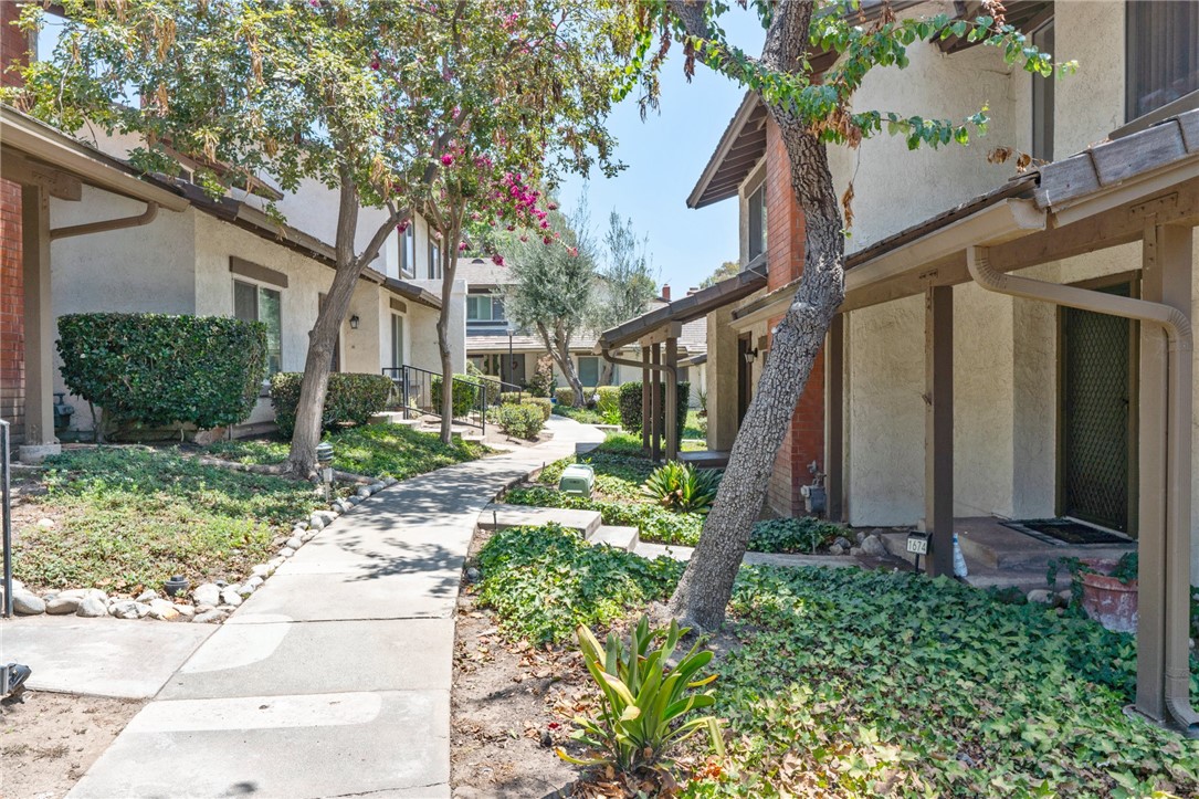1674 Aspen Village Way Property Photo 3