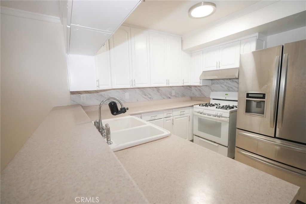 16600 Seville C Property Photo 2