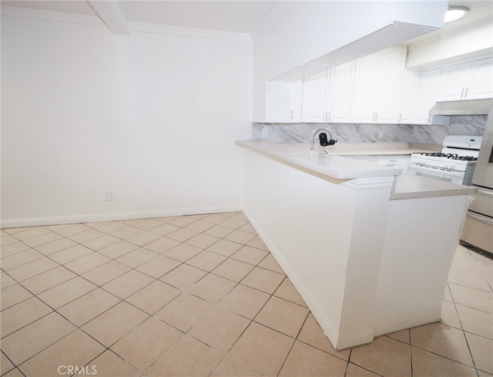 16600 Seville C Property Photo 3