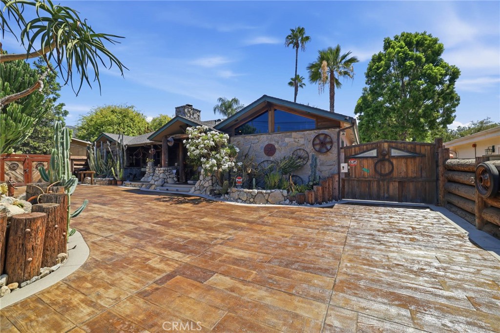 310 S Mountain Avenue Property Photo 1