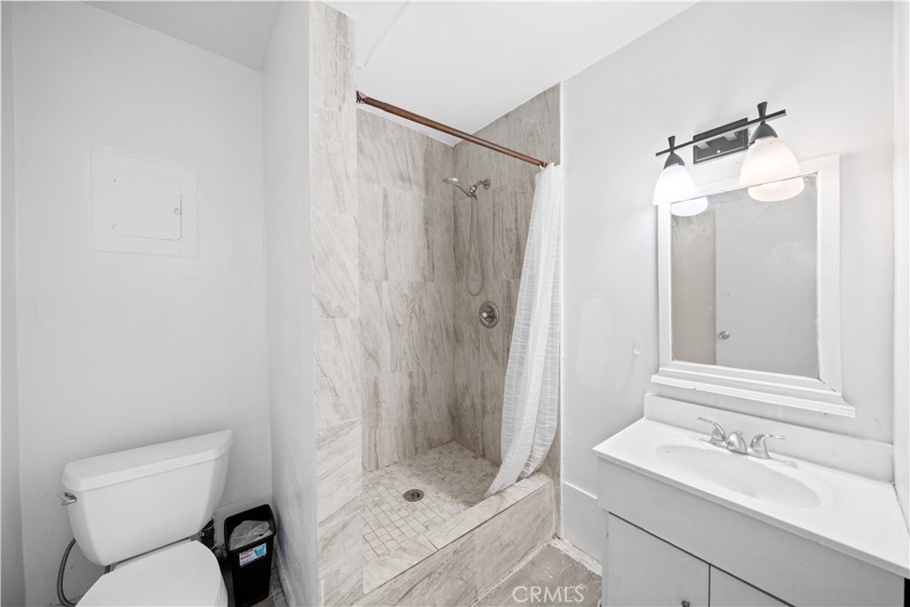 5916 Rosemead Blvd Property Photo 8