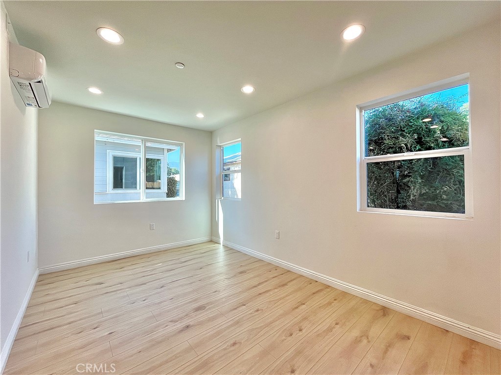 936 E Sandra Property Photo 5