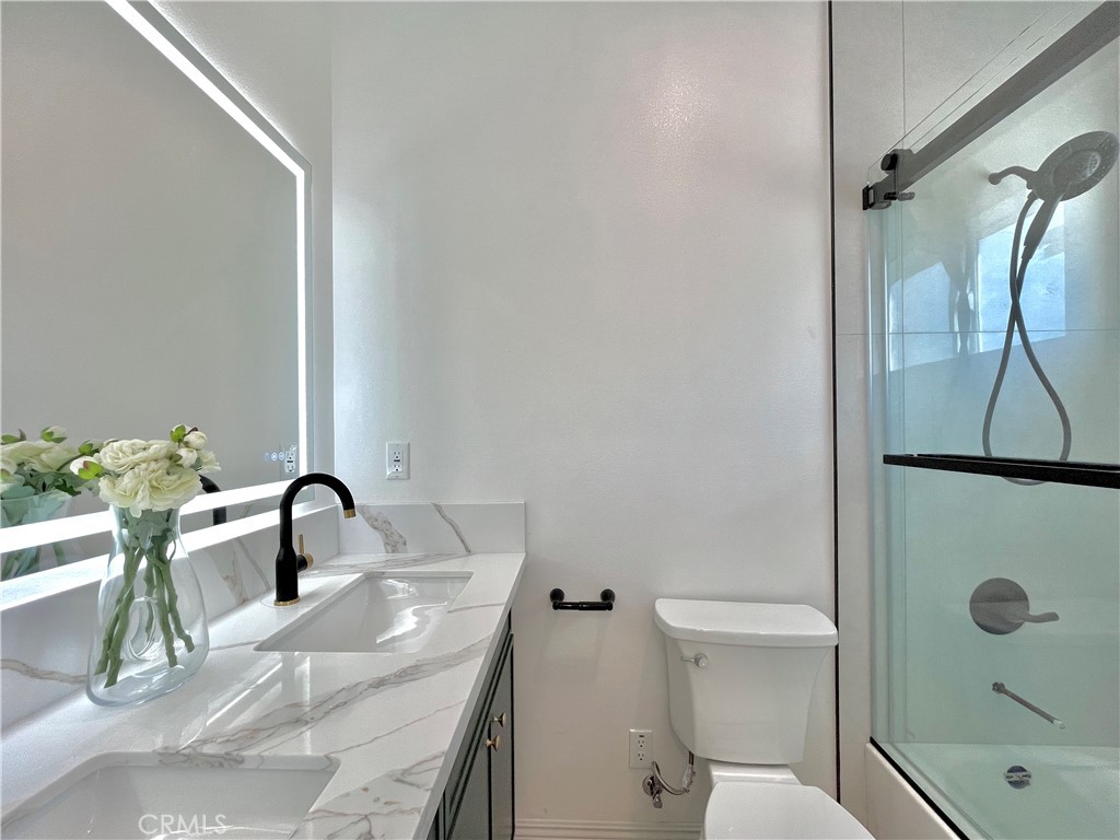 936 E Sandra Property Photo 18