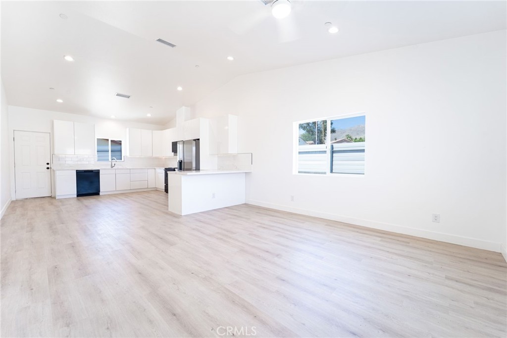 9473 Palm Drive Property Photo 3