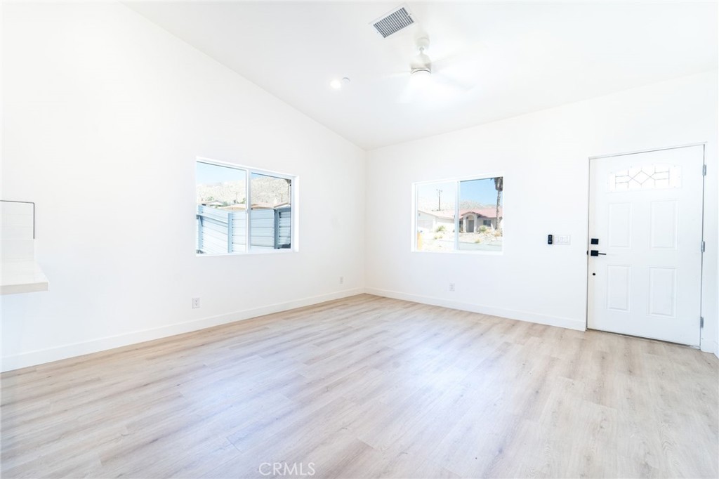 9473 Palm Drive Property Photo 4