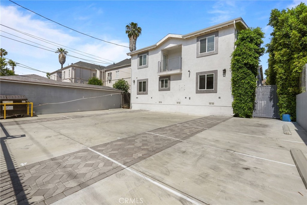 211 S Hoover Street Property Photo 10