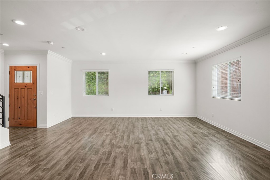 211 S Hoover Street Property Photo 13