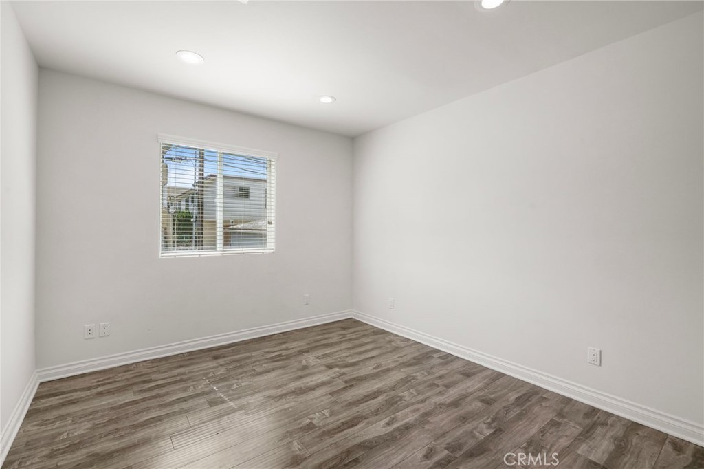 211 S Hoover Street Property Photo 17