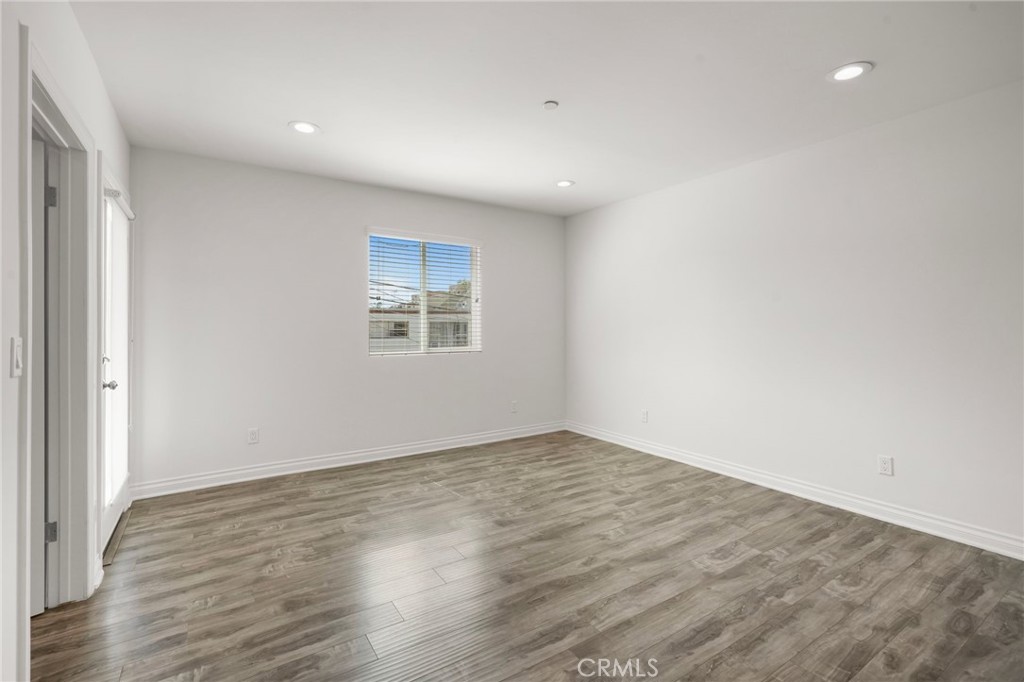 211 S Hoover Street Property Photo 19