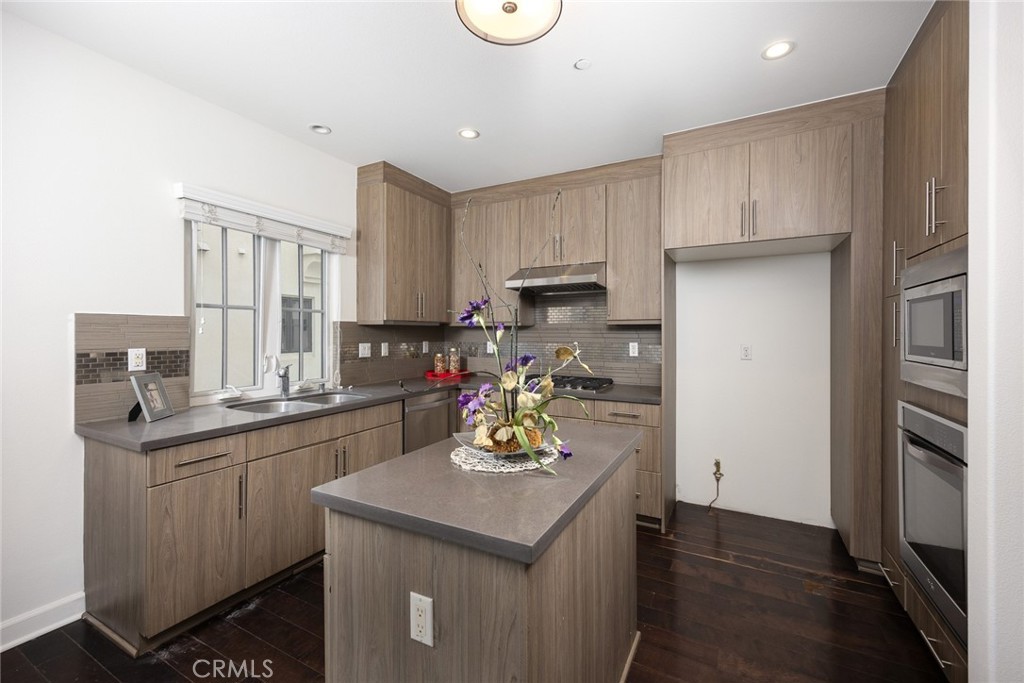 1088 Sunset Boulevard A Property Photo 14