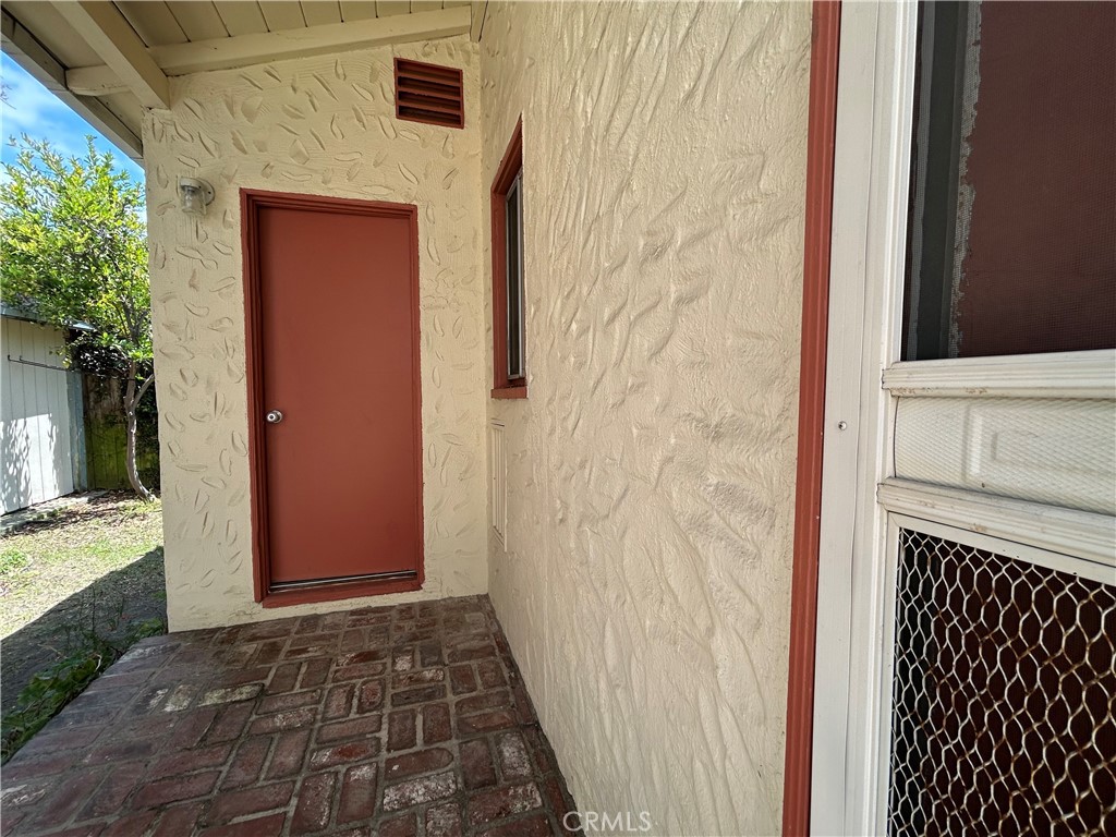 214 E Stocker B Property Photo 2