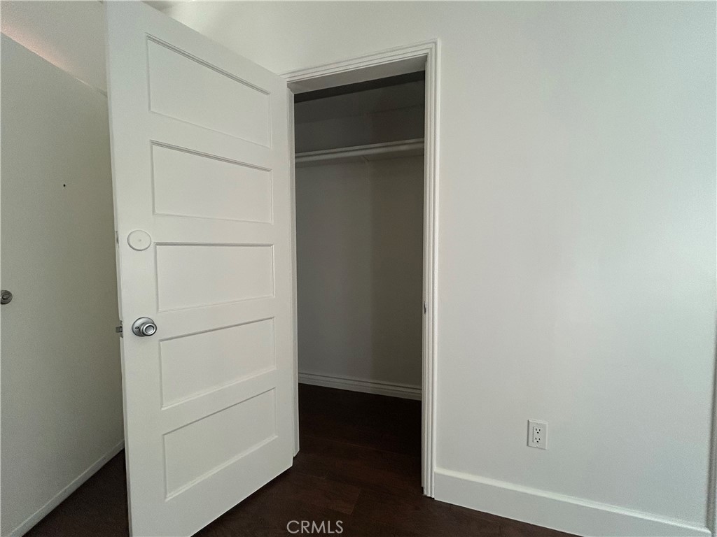 214 E Stocker B Property Photo 5
