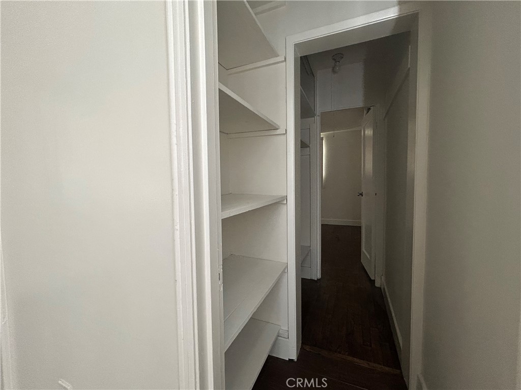214 E Stocker B Property Photo 7