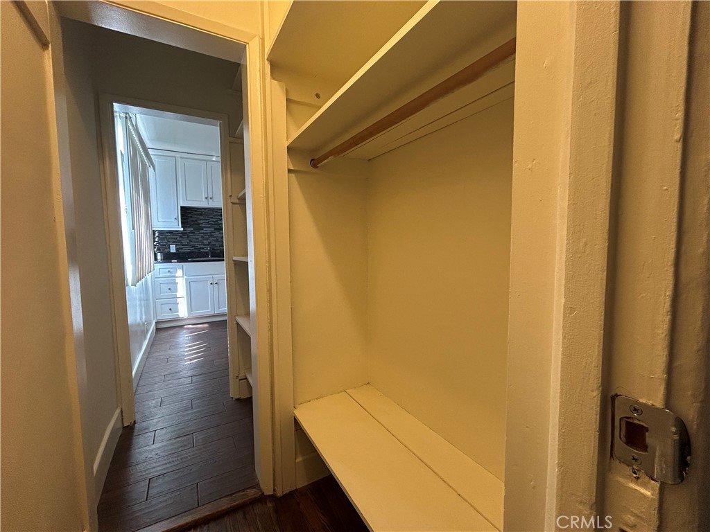 214 E Stocker B Property Photo 8