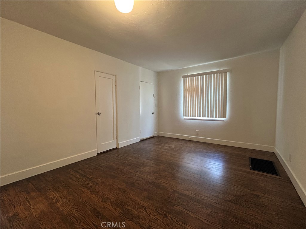 214 E Stocker B Property Photo 10