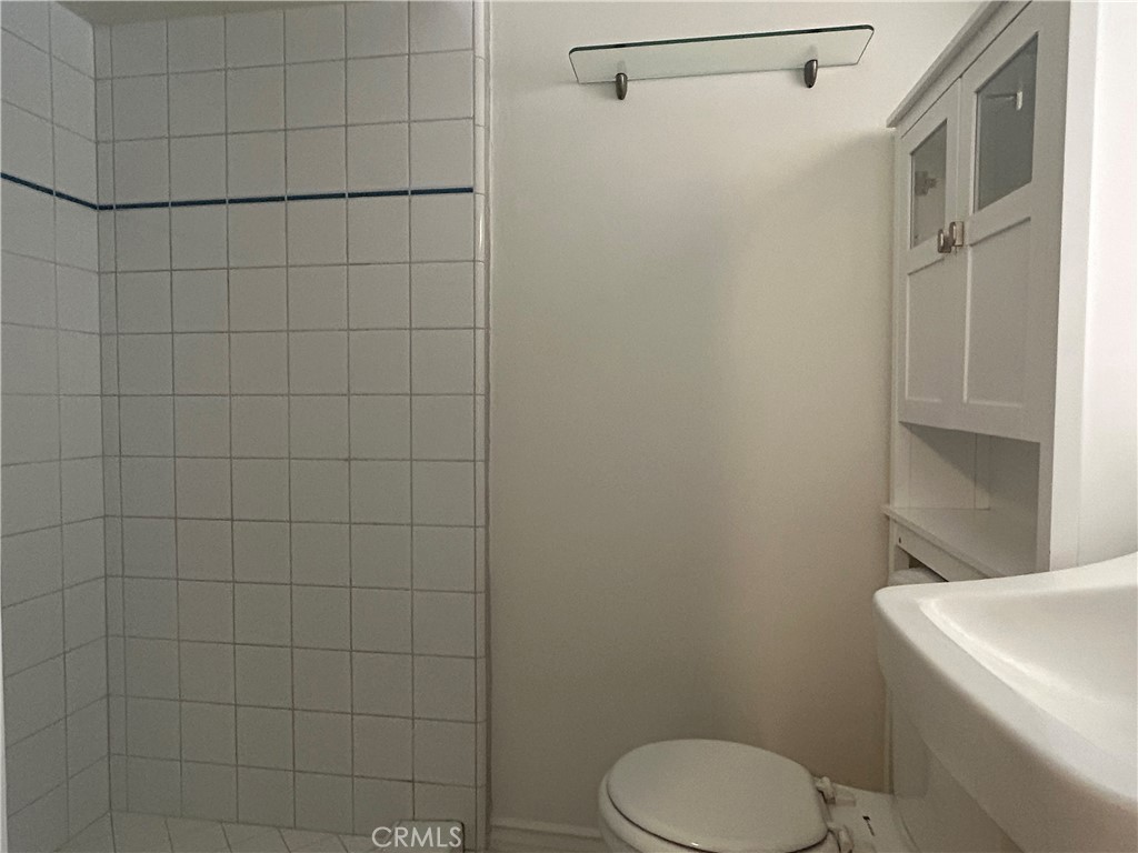 214 E Stocker B Property Photo 11