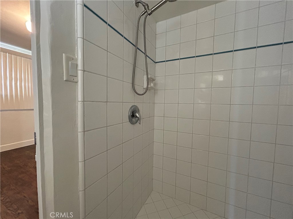 214 E Stocker B Property Photo 12
