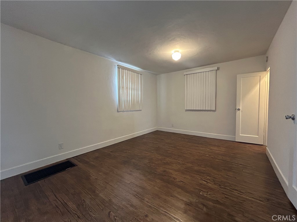 214 E Stocker B Property Photo 14
