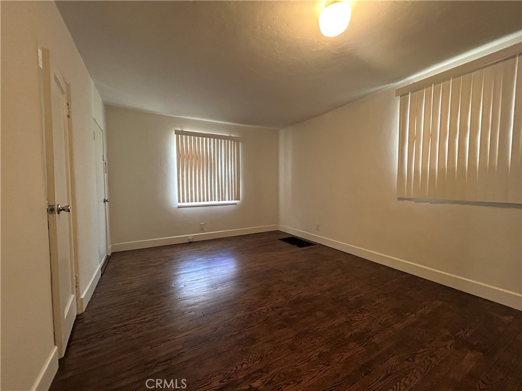 214 E Stocker B Property Photo 15