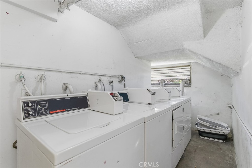 939 W College Property Photo 17