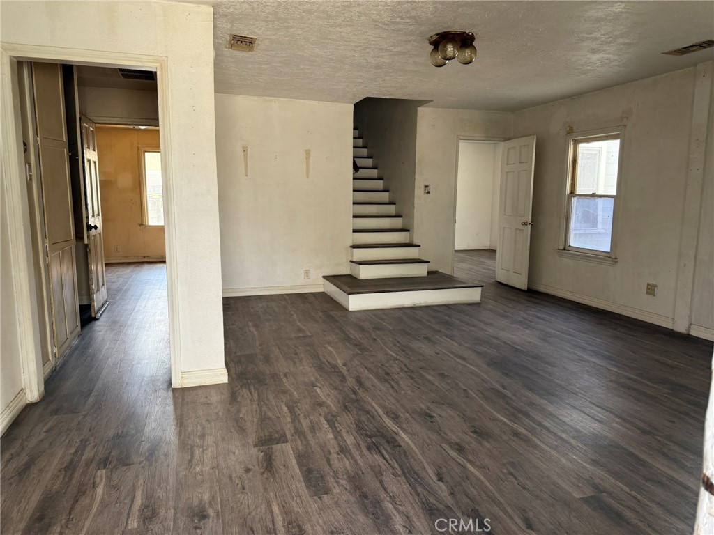 11402 Basye Property Photo 2